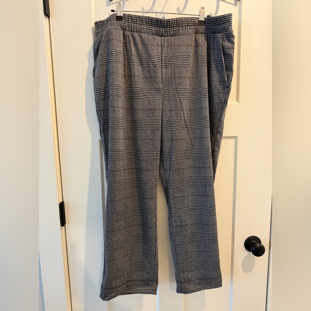 A New Day Black and White Houndstooth ankle Pants